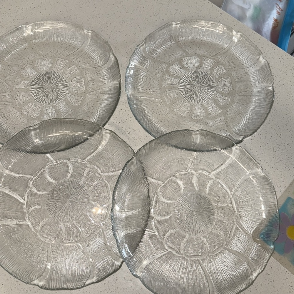 Arcoroc vintage Fleur large set of 4 dinner plates, excellent condition!